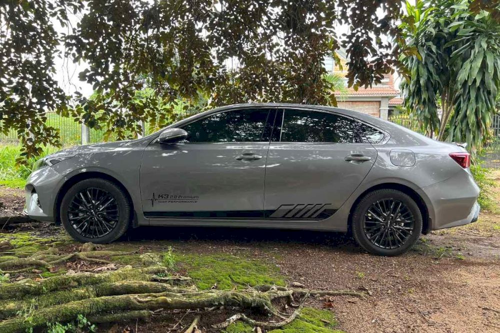 You can travel at your own pace and avoid the hassle of crowded public transportation  (Source: Internet)